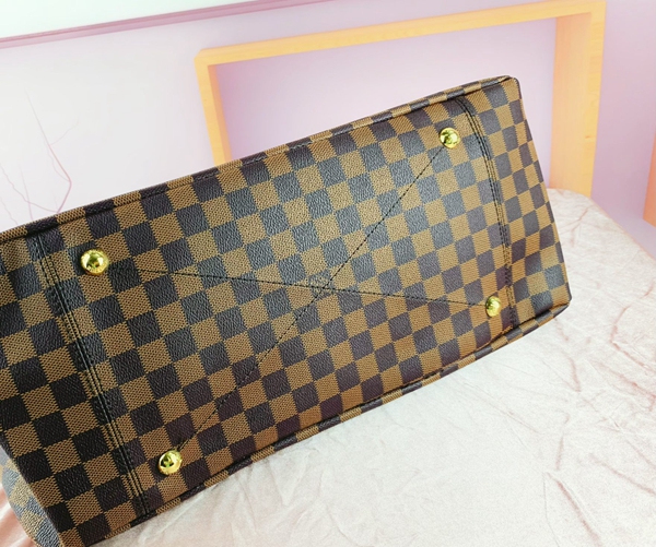 ルイヴィトンバッグ側面デザイン